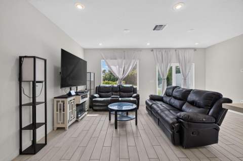 608 NE Waters Edge Lane, Port St. Lucie FL - photo 12 of 40