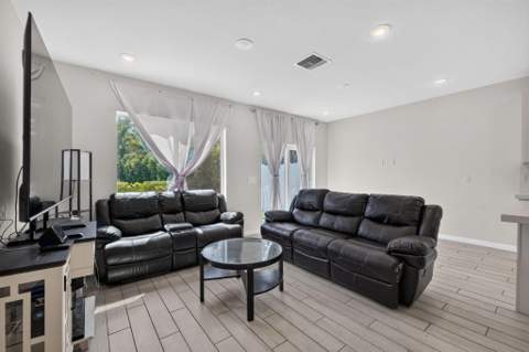 608 NE Waters Edge Lane, Port St. Lucie FL - photo 13 of 40