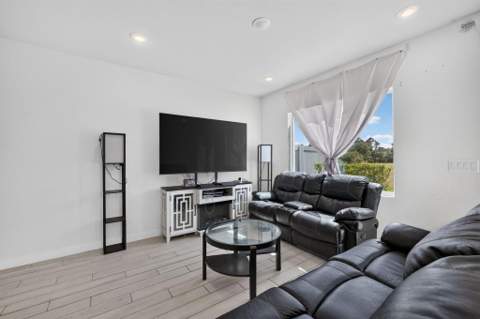 608 NE Waters Edge Lane, Port St. Lucie FL - photo 14 of 40