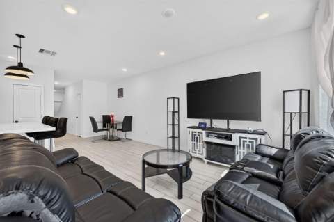608 NE Waters Edge Lane, Port St. Lucie FL - photo 15 of 40