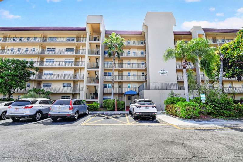 2 bedroom Condominium at 3590 Via Poinciana #311, Poinciana Place Condo 1,2,8 And 9, Lake Worth — photo 2