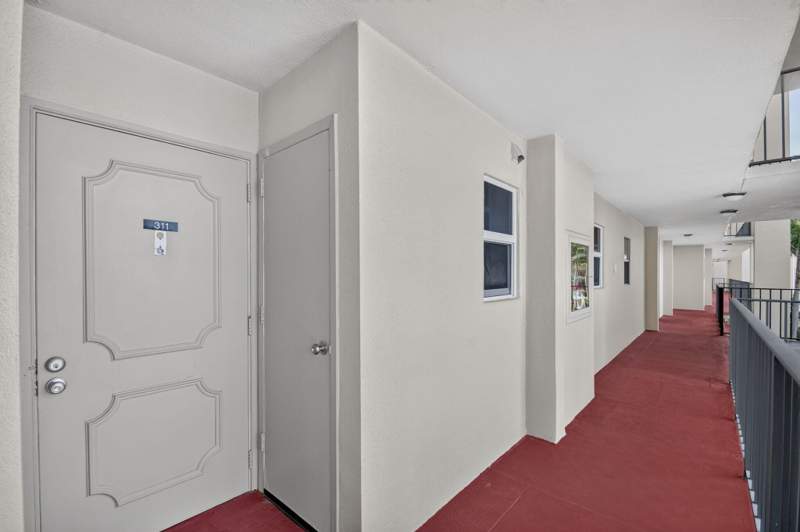 2 bedroom Condominium at 3590 Via Poinciana #311, Poinciana Place Condo 1,2,8 And 9, Lake Worth — photo 4