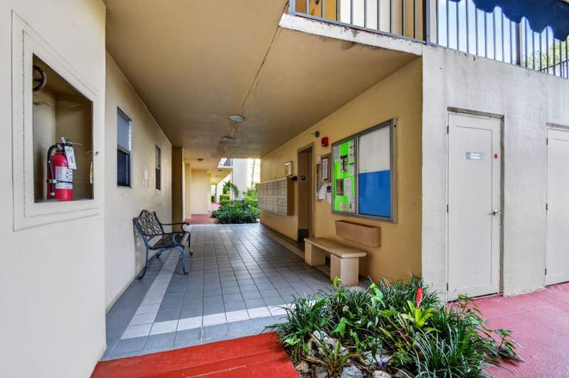 2 bedroom Condominium at 3590 Via Poinciana #311, Poinciana Place Condo 1,2,8 And 9, Lake Worth — photo 3