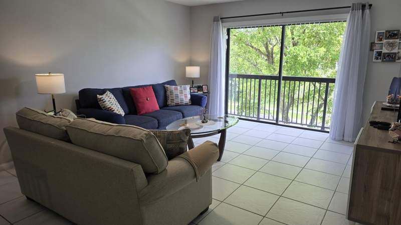 2 bedroom Condominium at 4965 E Sabal Palm Boulevard #403, Lakes Of Carriage Hills, Tamarac — photo 2