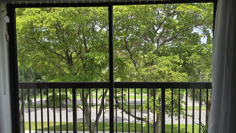 2 bedroom Condominium at 4965 E Sabal Palm Boulevard #403, Lakes Of Carriage Hills, Tamarac — photo 3