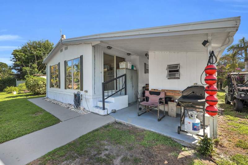 2 bedroom Manufactured Home at 7639 SE Fork River Drive, Fork River, Stuart — photo 3