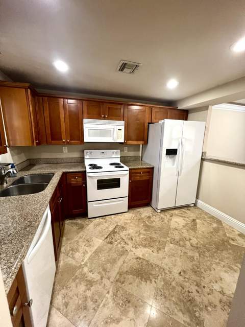 9235 SW 8th Street #304, Boca Raton FL - photo 11 of 24