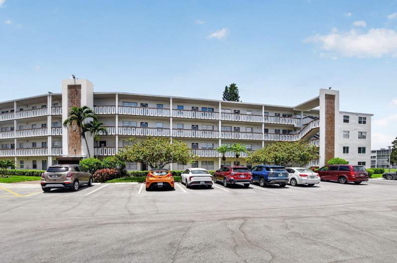2 bedroom Condominium at 4022 Hythe B, Hythe At Century Village Condo, Boca Raton — photo 4