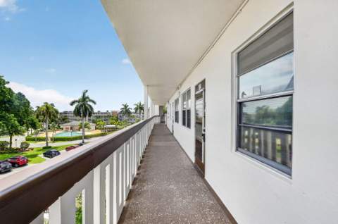 4022 Hythe B, Boca Raton FL - photo 6 of 38