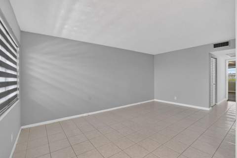 4022 Hythe B, Boca Raton FL - photo 12 of 38