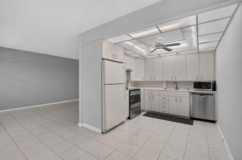 4022 Hythe B, Boca Raton FL - photo 10 of 38