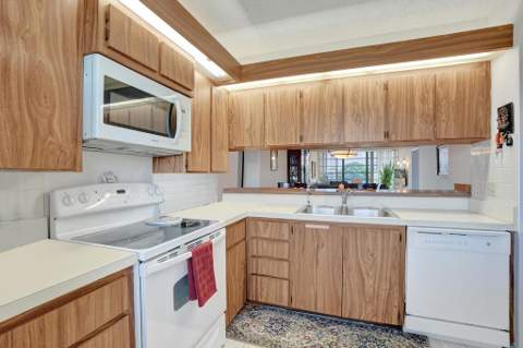 1524 Whitehall Drive #406, Davie FL - photo 9 of 58