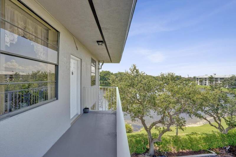 2 bedroom Condominium at 1524 Whitehall Drive #406, Condo 12 Of Whitehall Condos, Davie — photo 4
