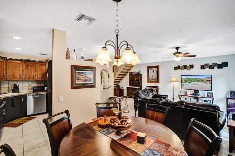 4941 Riverside Drive, Coral Springs FL - photo 7 of 25