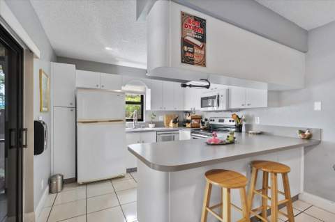 2562 NW 99th Avenue, Coral Springs FL - photo 9 of 35
