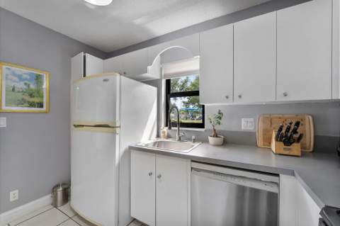2562 NW 99th Avenue, Coral Springs FL - photo 13 of 35