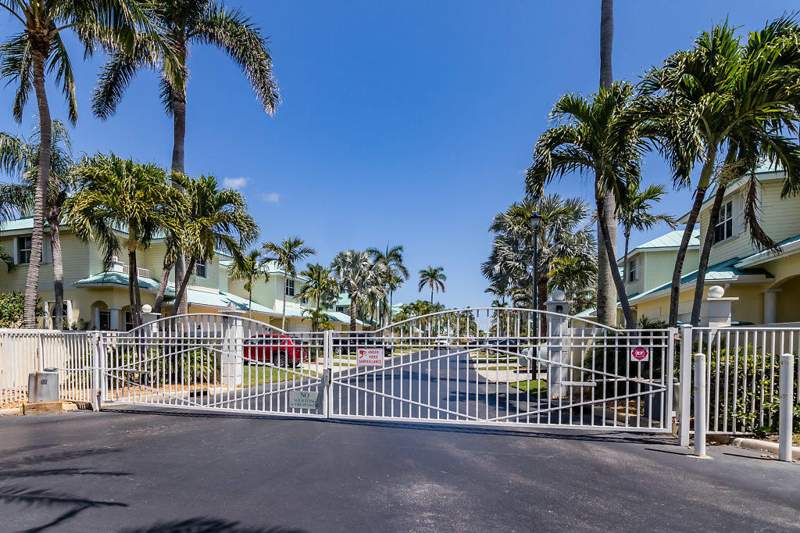 2 bedroom Townhouse at 117 Barefoot Cove, Barefoot Cove Townhomes, Hypoluxo — photo 2