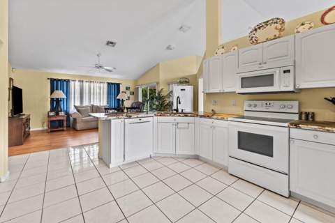 157 Monterey Way, Royal Palm Beach FL - photo 17 of 47