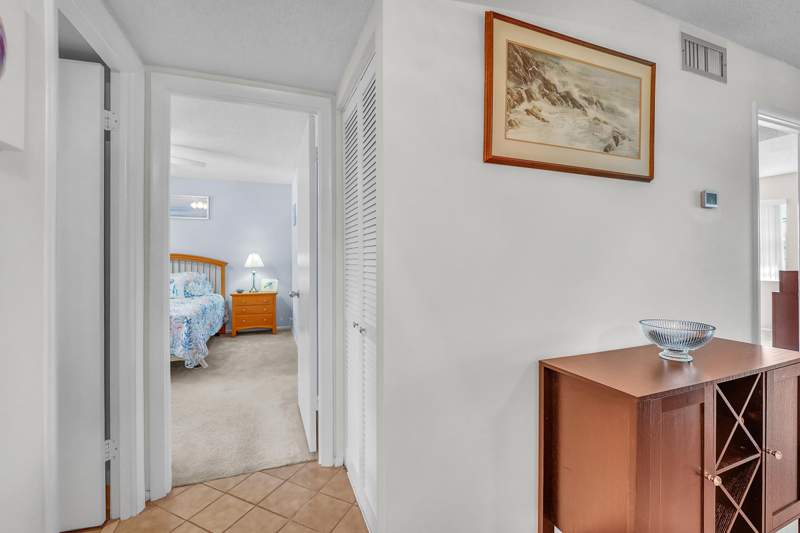 2 bedroom Condominium at 210 Lake Evelyn Drive, Golden Lakes Village Condo 1 Thru 13-A, West Palm Beach — photo 4