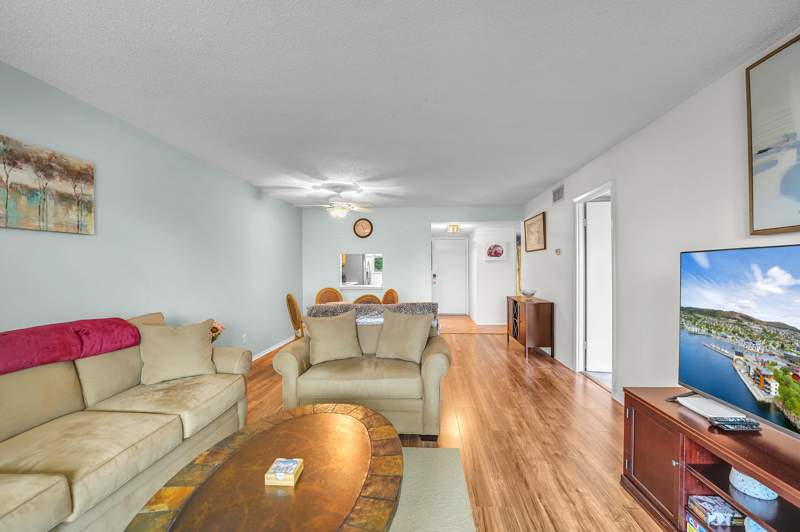 2 bedroom Condominium at 210 Lake Evelyn Drive, Golden Lakes Village Condo 1 Thru 13-A, West Palm Beach — photo 5