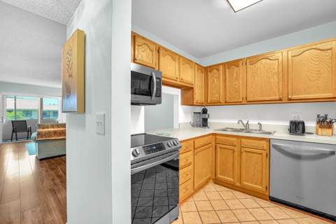210 Lake Evelyn Drive, West Palm Beach FL - photo 11 of 57