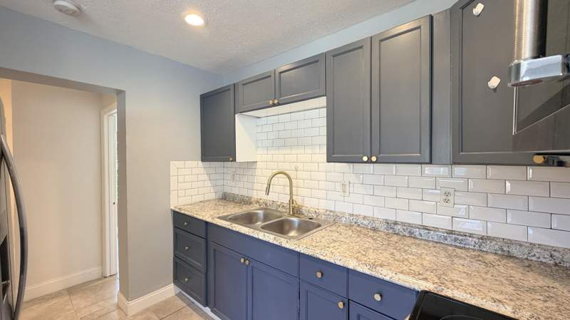 3 bedroom Single Family Residence at 607 N 19th Street, Washington Heights Subdivision, Fort Pierce — photo 5