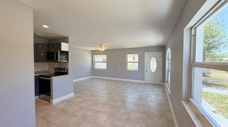 3 bedroom Single Family Residence at 607 N 19th Street, Washington Heights Subdivision, Fort Pierce — photo 4