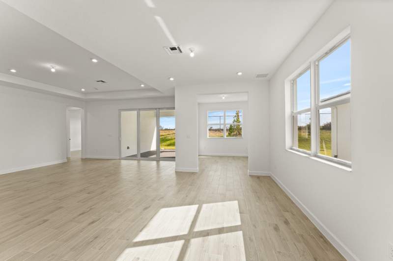 3 bedroom Single Family Residence at 11968 SW Pantone Street, Telaro At Southern Grove Phase 2 And 3, Port St. Lucie — photo 4