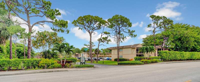 2 bedroom Condominium at 3001 Linton Boulevard #204C, Lakeview Greens Condo 1, Delray Beach — photo 2