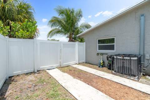 3440 NE 10th Terrace, Pompano Beach FL - photo 14 of 46