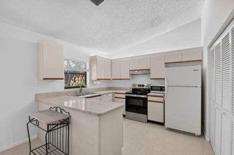 51 Via De Casas Norte, Boynton Beach FL - photo 8 of 50