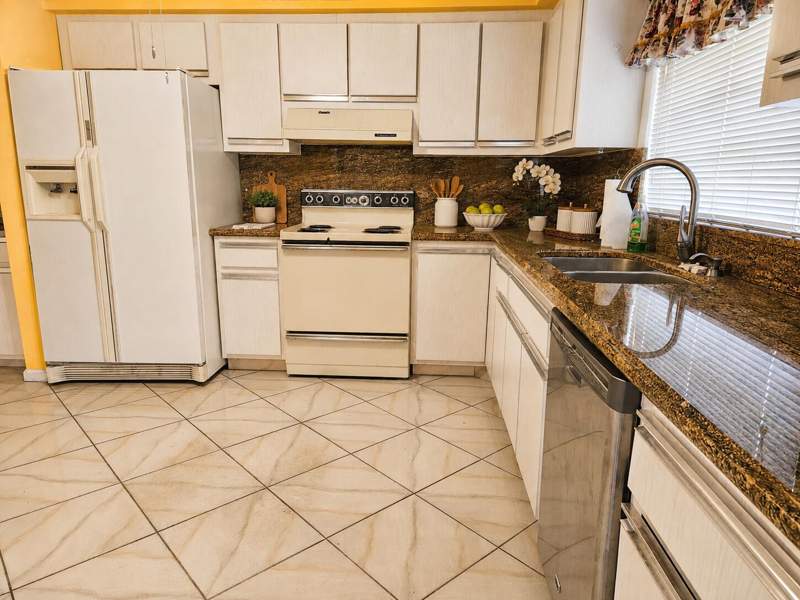 2 bedroom Villa at 4763 Storkwood Terrace #B, Greentree Villas Condo, Boynton Beach — photo 3