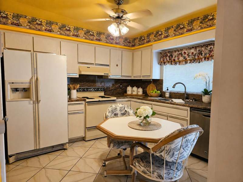 2 bedroom Villa at 4763 Storkwood Terrace #B, Greentree Villas Condo, Boynton Beach — photo 4
