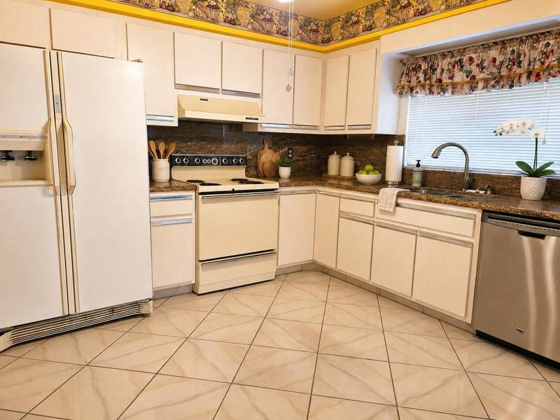 2 bedroom Villa at 4763 Storkwood Terrace #B, Greentree Villas Condo, Boynton Beach — photo 5