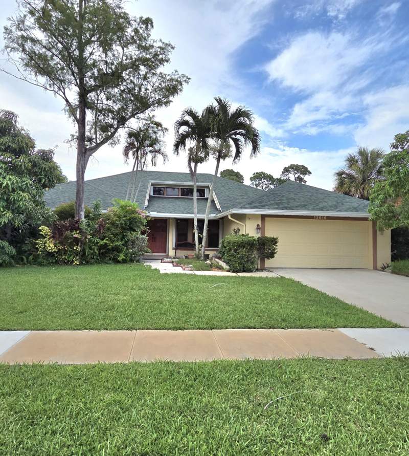 4 bedroom Single Family Residence at 13616 Northumberland Circle, Greenview Shores 1 Of Wellington, Wellington — photo 2