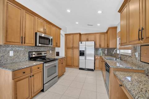 6815 Imperial Beach Circle, Delray Beach FL - photo 12 of 62