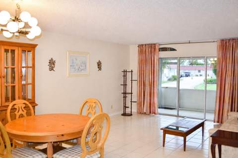 570 Laconia Circle, Lake Worth FL - photo 9 of 21