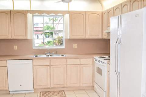 570 Laconia Circle, Lake Worth FL - photo 8 of 21