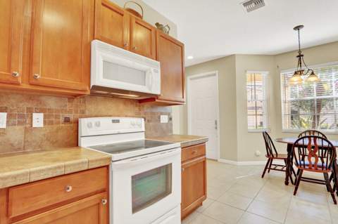 8123 Carnoustie Place, Port St. Lucie FL - photo 6 of 38
