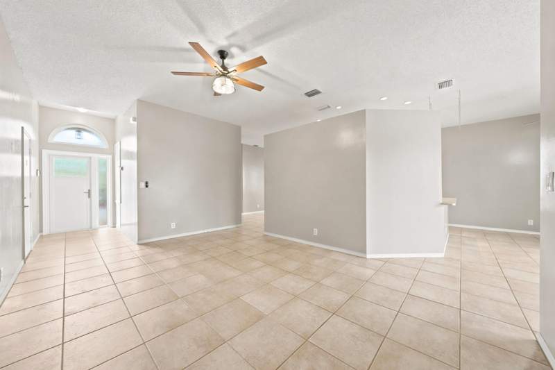 3 bedroom Single Family Residence at 16208 Opal Creek Drive, Emerald Courts - Opal Creek, Weston — photo 4