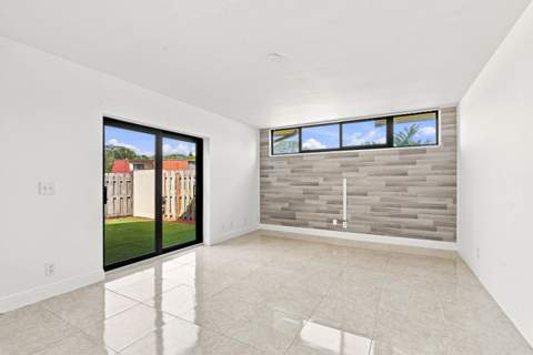 3801 Victoria Drive, West Palm Beach FL - photo 10 of 33