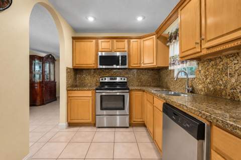 2131 Acapulco Drive, Miramar FL - photo 11 of 33