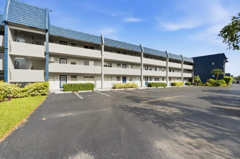 2 bedroom Condominium at 7837 Golf Circle Drive #209, Oriole Golf & Tennis Club Condo, Margate — photo 2