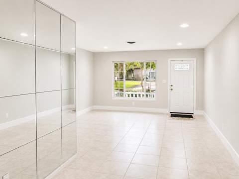 4827 NW 43rd Court, Lauderdale Lakes FL - photo 13 of 35