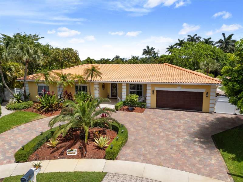 4 bedroom Single Family Residence at 16686 Golfview Drive, Bonaventure Lakes 3rd Addition, Weston — photo 5