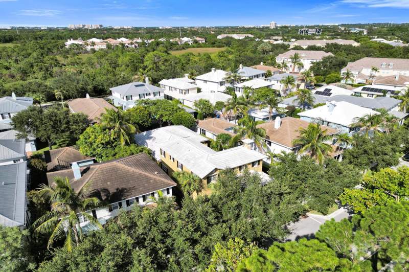 4 bedroom Single Family Residence at 111 LEATHER LEAF Drive, BOTANICA, Jupiter — photo 5