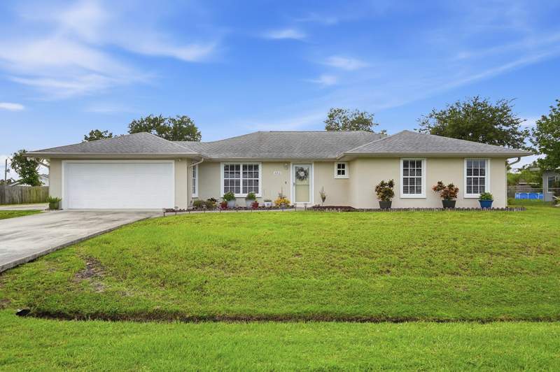 3 bedroom Single Family Residence at 482 SE Galleon Lane, Port St Lucie Section 6, Port St. Lucie — photo 2