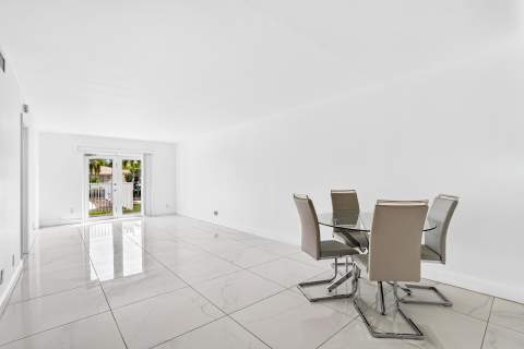 840 Pine Drive #104, Pompano Beach FL - photo 11 of 43