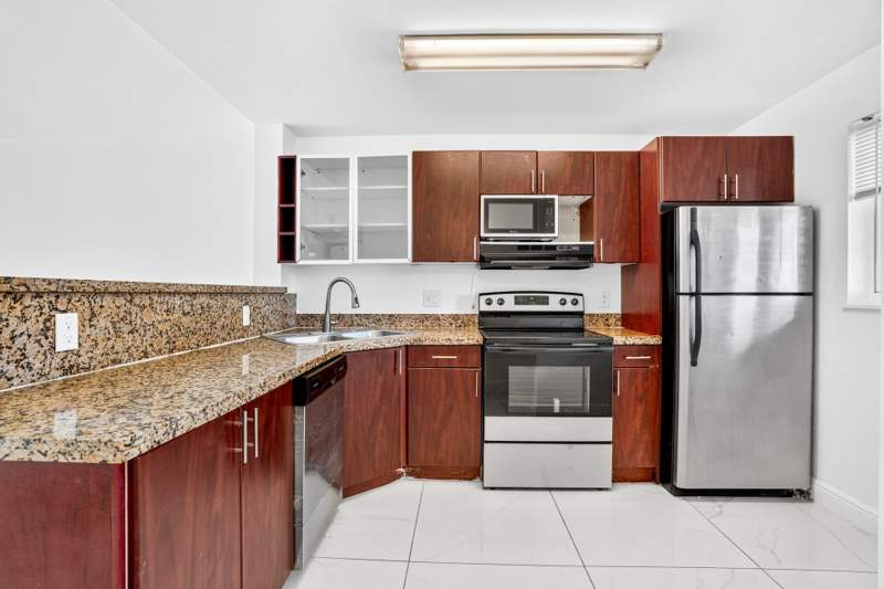 2 bedroom Condominium at 840 Pine Drive #104, Pompano Beach View Condo, Pompano Beach — photo 5