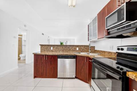 840 Pine Drive #104, Pompano Beach FL - photo 7 of 43